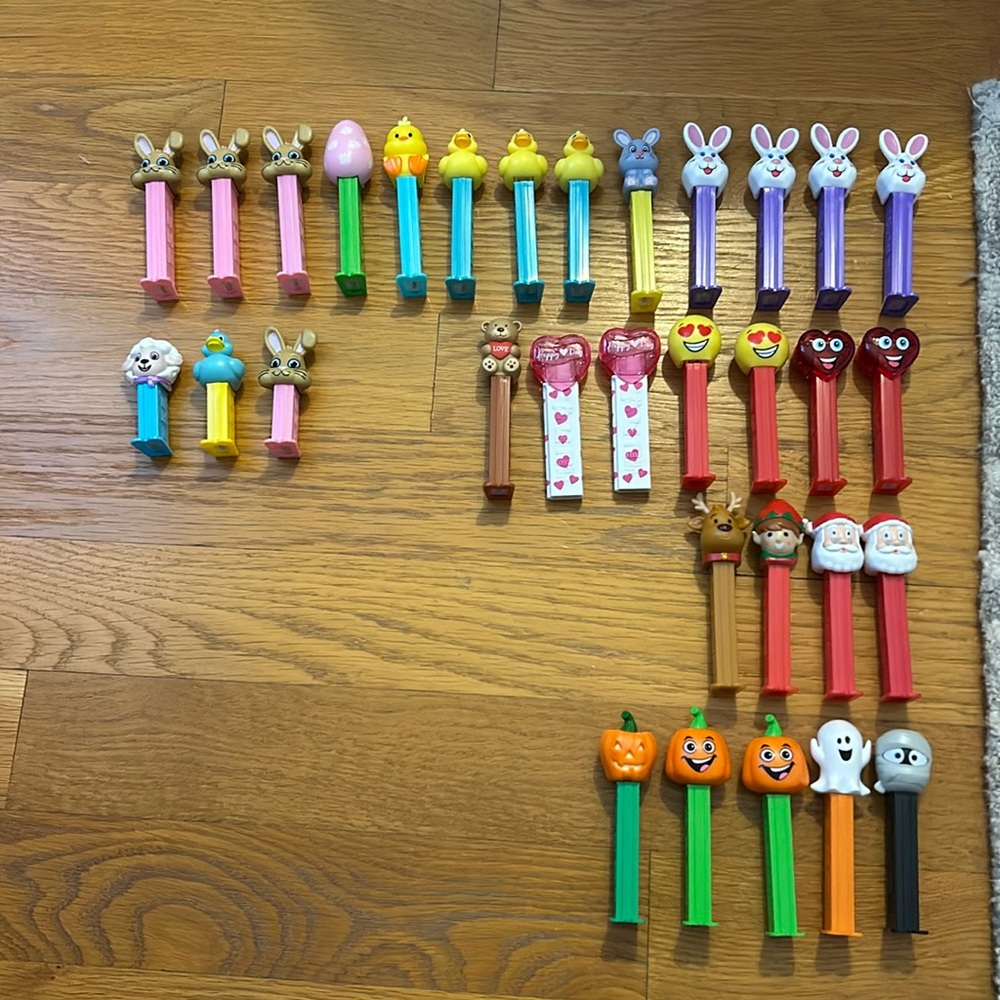 Lot 32 Pez Dispensers